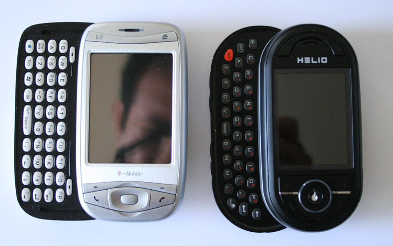 Illustration for article titled Sizemodo: Helio Ocean vs. Everything (including iPhone)